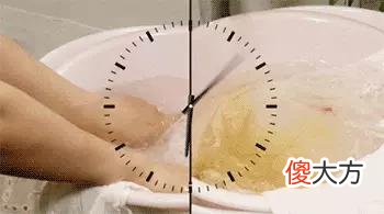 【时尚一点】衣服发黄发旧，你还在用漂白水吗?教你一招，洗完和新的一样洁白