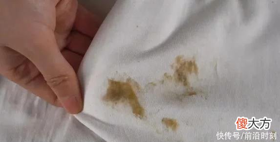 【时尚一点】衣服发黄发旧，你还在用漂白水吗?教你一招，洗完和新的一样洁白
