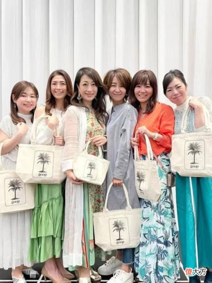 【时尚一点】50岁女人别急着扮成“大妈”，学日本主妇这样穿，形象仪态会更