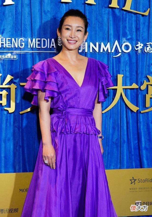 【就爱时尚】中年女性如何提升贵妇感