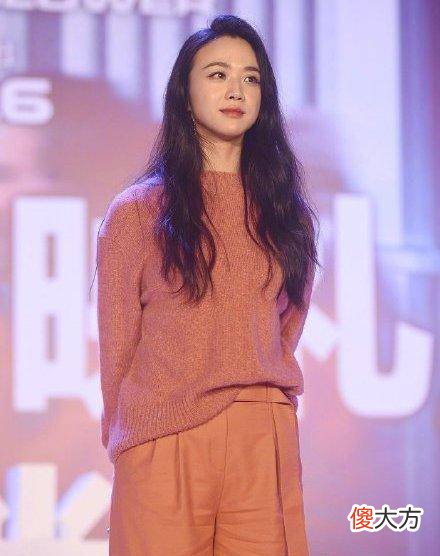 【就爱时尚】不同于其他女明星的礼服，汤唯也经常穿针织衫出场