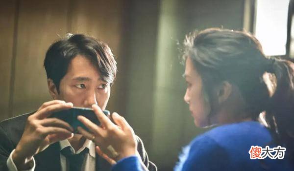 【就爱时尚】不同于其他女明星的礼服，汤唯也经常穿针织衫出场