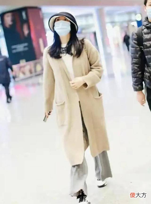 【时尚一点】王艳：驼色大衣+咖色阔腿裤的搭配技巧