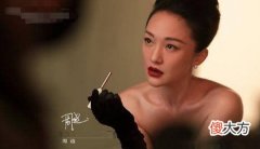 【就爱时尚】周迅拍摄策划花絮照曝光，抹身材长裙优雅十足，骨头人都不算夸张