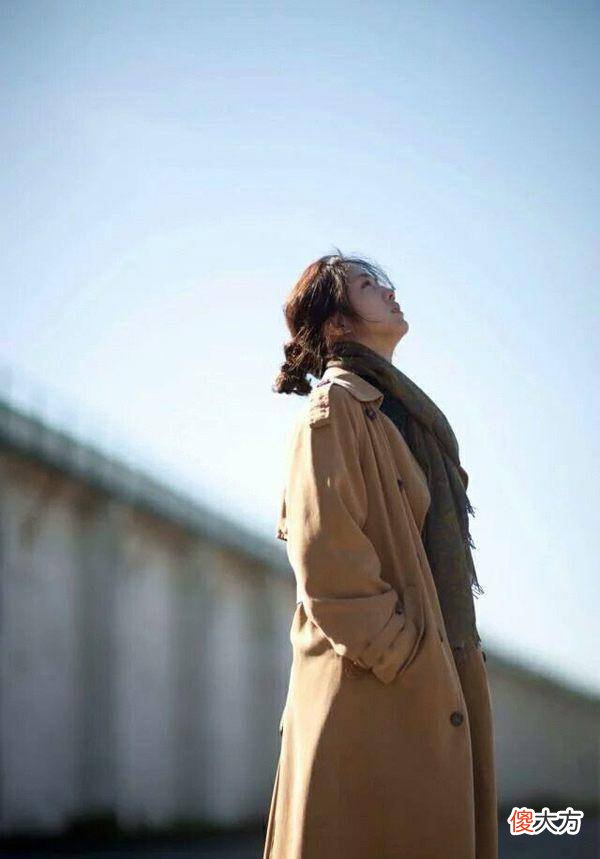 【就爱时尚】汤唯以基础纯色款的衣服为主，却也能压倒一众人