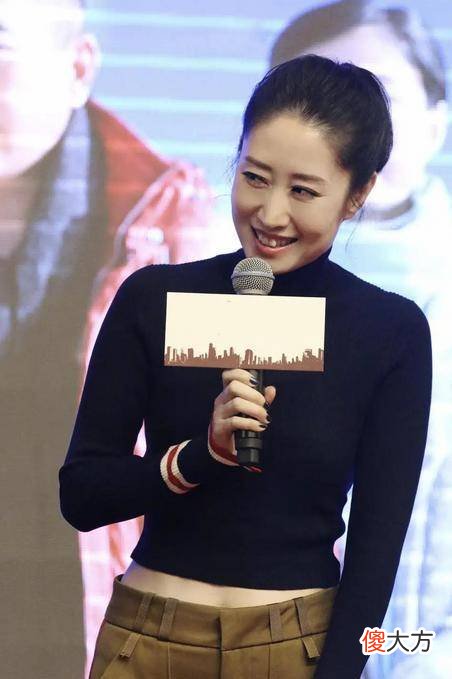 【时尚一点】露脐装+高马尾，减龄又能秀身材，45岁阿姨嫩成小姐姐