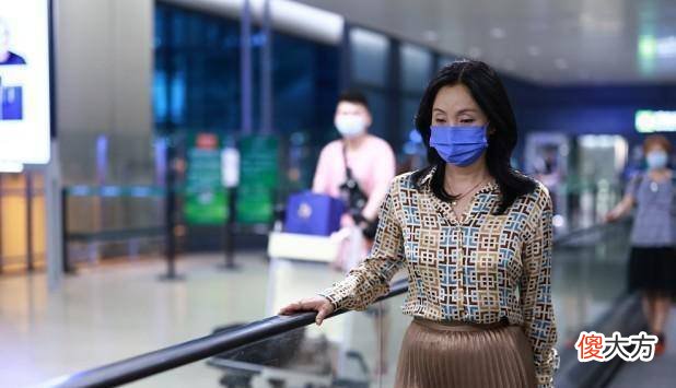 【就爱时尚】陶虹素颜模样渐有老态，中年女性穿搭技巧找准气质定位再发力