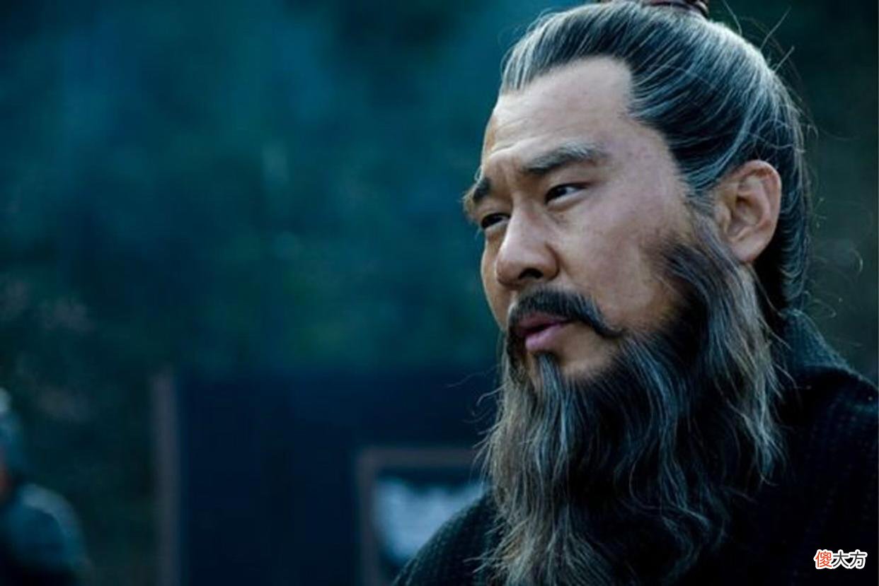 【历史故事】曹操派人给心腹荀彧送来一盒水果，荀彧一看结束了自己生命