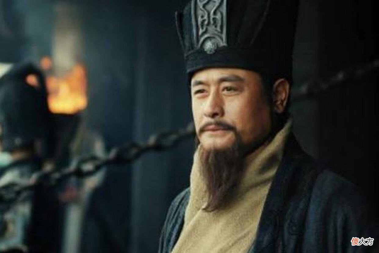 【历史故事】曹操派人给心腹荀彧送来一盒水果，荀彧一看结束了自己生命