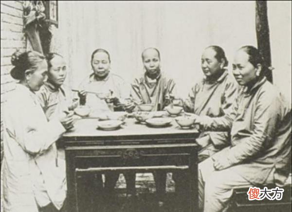 【历史故事】清末老照片，图二是老北京人喜欢的洋玩意，图七刑罚专用于女犯人