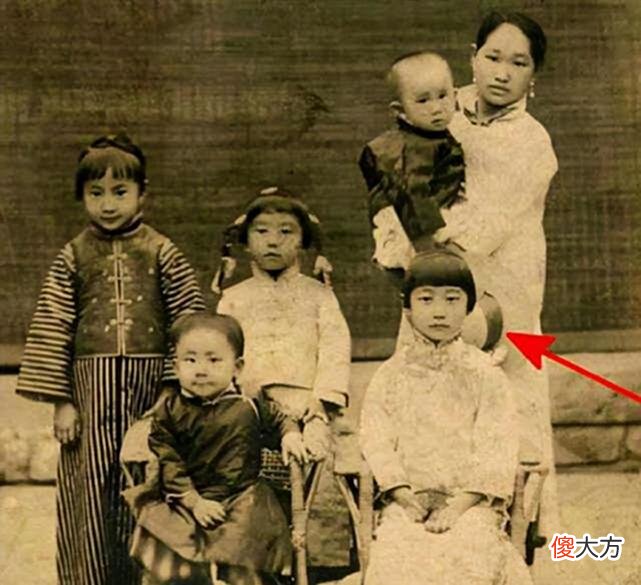 【爱历史】晚清格格：爱上姐夫溥仪一生未嫁，03年在养老院吃饺子被噎死