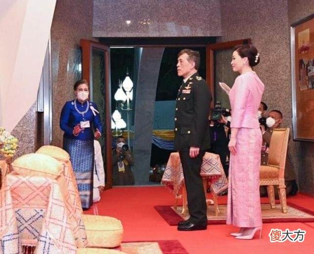 【爱历史】两大美人世纪大同框！44岁苏提达脸部浮肿，西拉米依旧是白月光