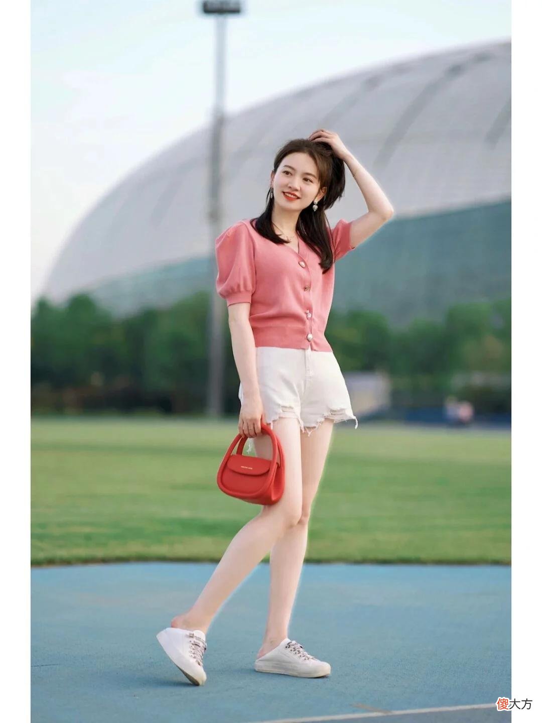 【时尚一点】有“御姐范”的女人就是打扮，4套穿搭让你从普通到惊艳，超好看