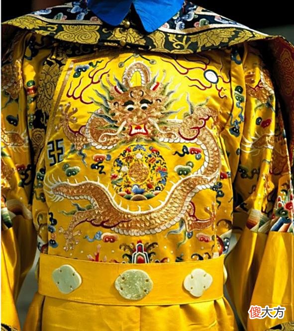 【爱历史】绣女必须父母双全，还有固定的绣花时间，一件龙袍的制作要2年