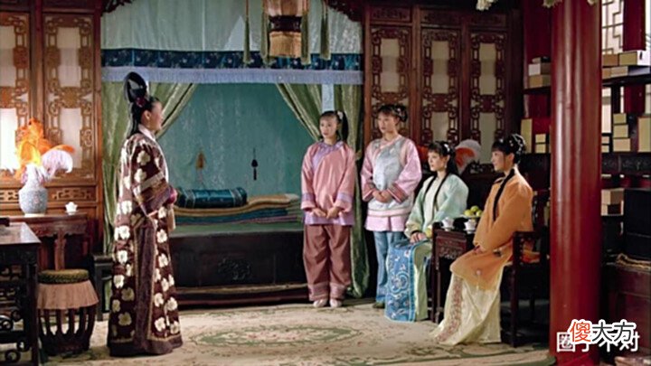 【爱历史】清朝后妃穿戴大科普:为什么璟璱可佩戴双边流苏,贵妃却不可以?