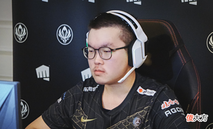 【游戏世界】一个是FMVP,一个是赛区第一AD!外媒:他们都成为了双刃剑