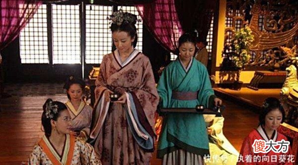 【历史故事】古代妃子为何不愿自己抚养孩子，不仅为了保持身材，还因为皇帝！