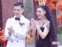 【时尚一点】“黑婚纱新娘”回应眼里无光，天天熬夜蹦迪，能睁开眼睛都算好了