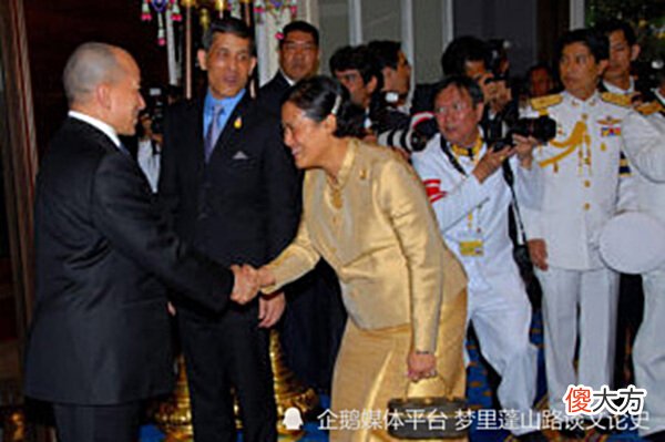 【历史故事】诗琳通公主和西哈莫尼国王都如同良金美玉，而且他们还相识多年