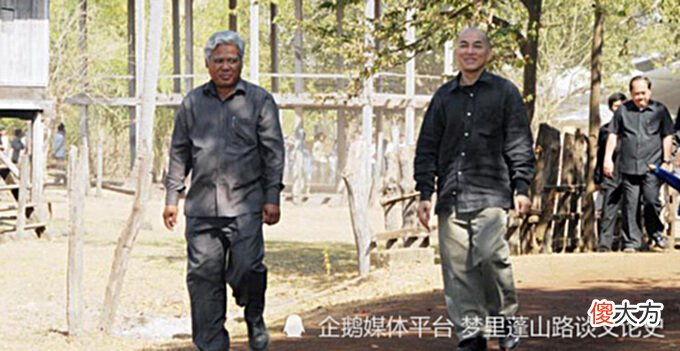 【历史故事】诗琳通公主和西哈莫尼国王都如同良金美玉，而且他们还相识多年