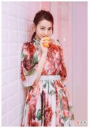 【时尚一点】今年春天流行时尚，年龄下降，百搭泡菜裙很流行