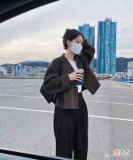 【时尚一点】简单的单品搭配出韩系小姐姐的感觉，她们的日常穿搭就是舒适自在