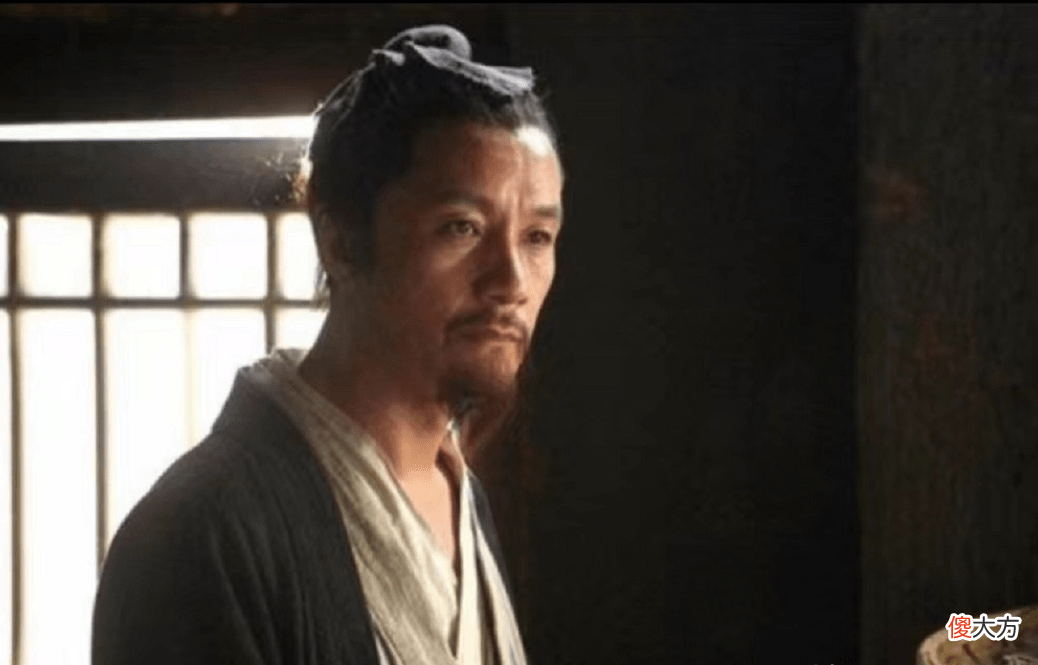 【历史故事】民间故事：男子在京城当了官，挖到一块宝石，结果全家人死亡
