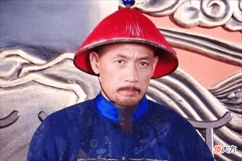 【历史故事】民间故事：男子在京城当了官，挖到一块宝石，结果全家人死亡