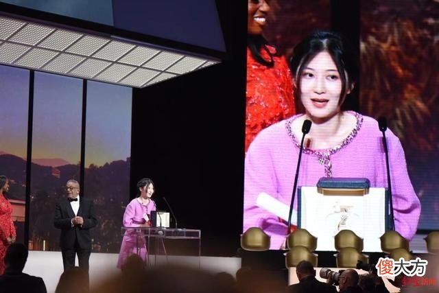 【时尚一点】姚安娜终于打了翻身仗！主演短片荣获戛纳奖太争气，穿西装成小花中霸主