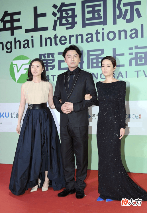 【就爱时尚】中年女性的穿搭范例，越简约越有味道