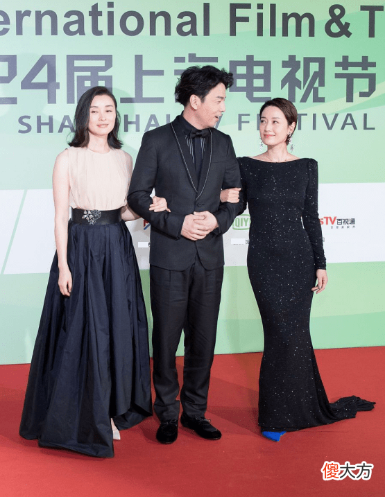 【就爱时尚】中年女性的穿搭范例，越简约越有味道