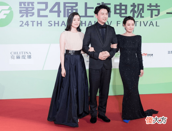 【就爱时尚】中年女性的穿搭范例，越简约越有味道