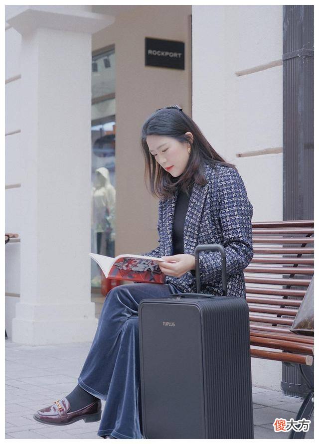 【时尚一点】尖头靴是女性必备的鞋类单品，衬托女性优雅高贵的气质