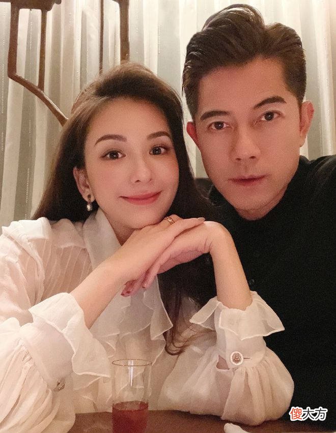 【就爱时尚】方媛海边度假被老公宠成小公主，身材凹凸身姿曼妙动人