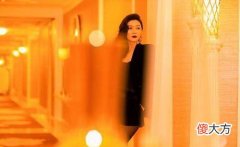 【就爱时尚】田海蓉穿搭小知识：咖啡色开衫外套美完美展现时尚有魅力
