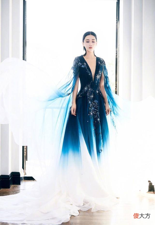 【时尚一点】张馨予穿着橙黄色运动服，充满了活力与年轻，展现古典女性的美