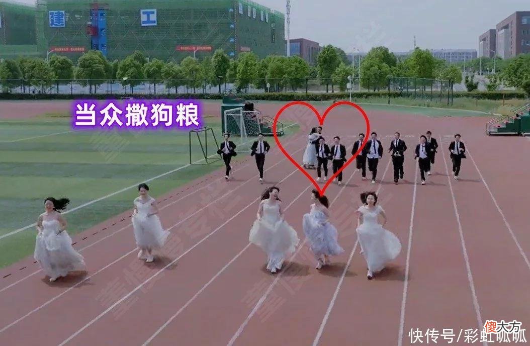 【时尚一点】女生穿婚纱拍毕业照被吐槽，男生：婚纱照和男同学在一起拍？