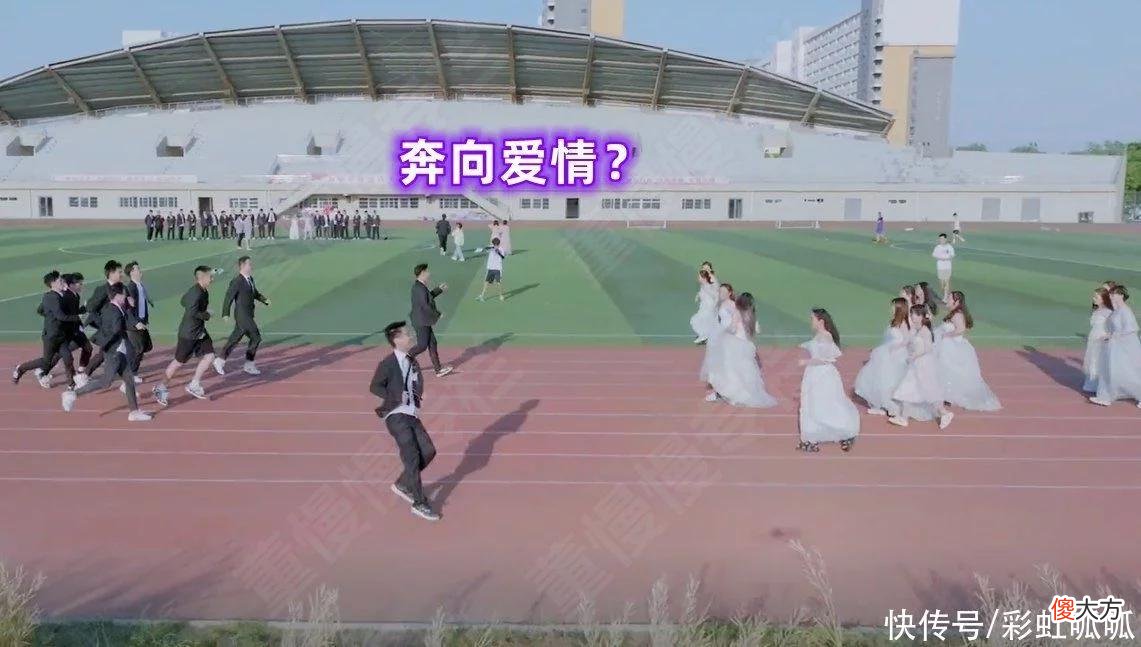 【时尚一点】女生穿婚纱拍毕业照被吐槽，男生：婚纱照和男同学在一起拍？