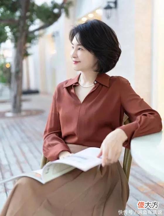 【时尚一点】为什么女人上了年纪，就喜欢穿得花里胡哨？认清3点，才优雅高级