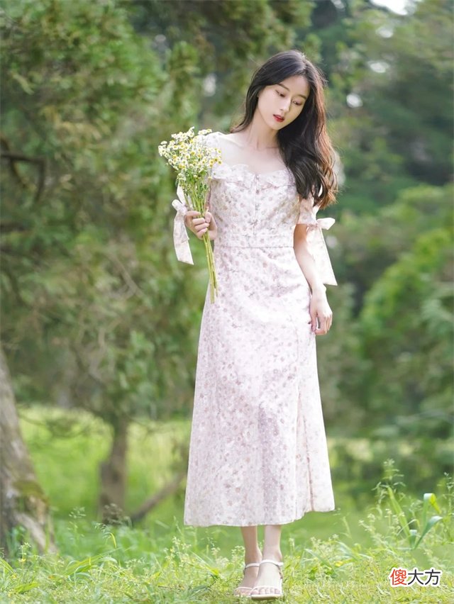 【就爱时尚】夏天别买太多衣服，有这“2鞋2裤3裙”就够了，时髦显瘦还很百搭