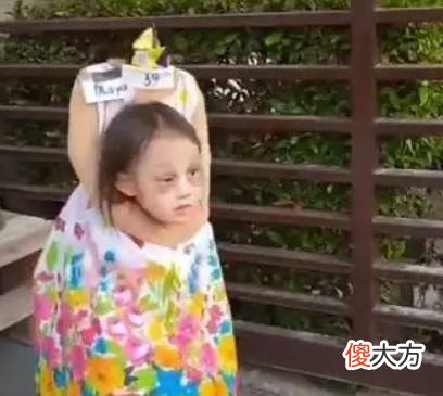 【时尚一点】妈妈给女儿设计的万圣节装扮服装，看起来有点逼真