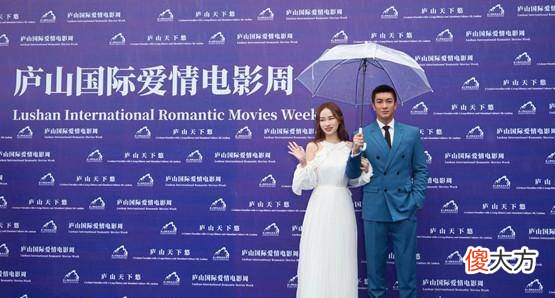 【就爱时尚】时髦减龄两不误女性裙装可以说多到数不过来