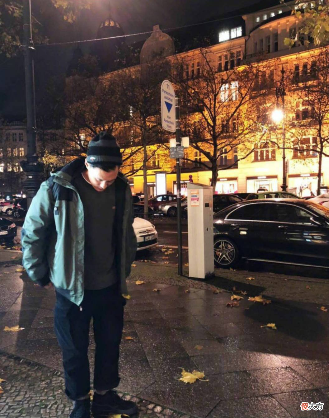 【时尚一点】余文乐时装周因身材走形以及选择的西服并不突出