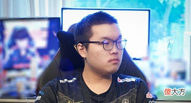 【游戏世界】FMVP，赛区第一AD！外国媒体：它们都是双刃剑