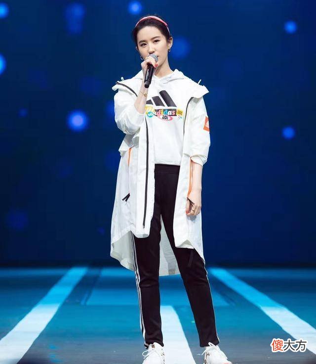 【时尚一点】刘亦菲穿一身运动装照样仙气又甜美，看那美得出水的脸蛋