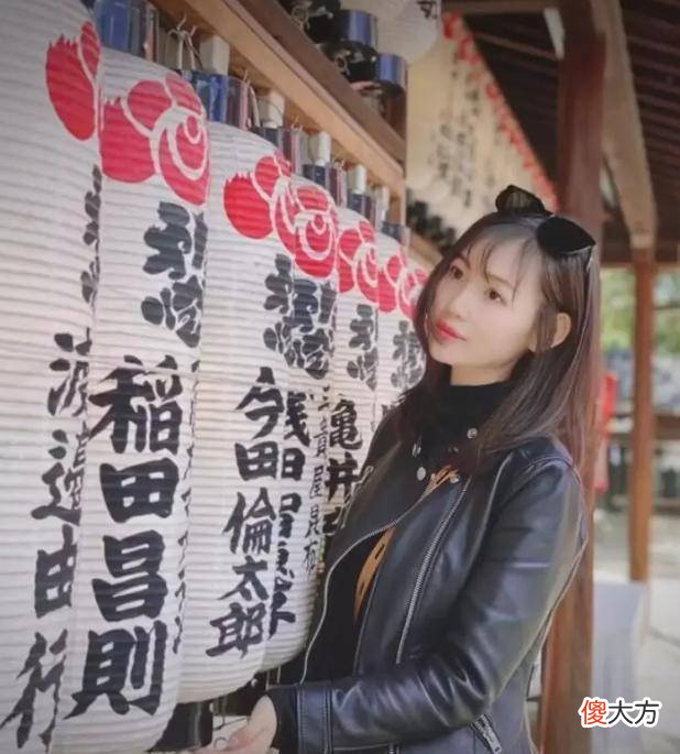 【就爱时尚】33岁马蓉分手后越来越少女，穿黑色皮衣配百褶短裙，甜美又减龄