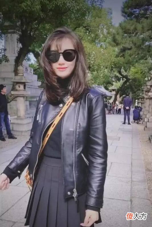 【就爱时尚】33岁马蓉分手后越来越少女，穿黑色皮衣配百褶短裙，甜美又减龄