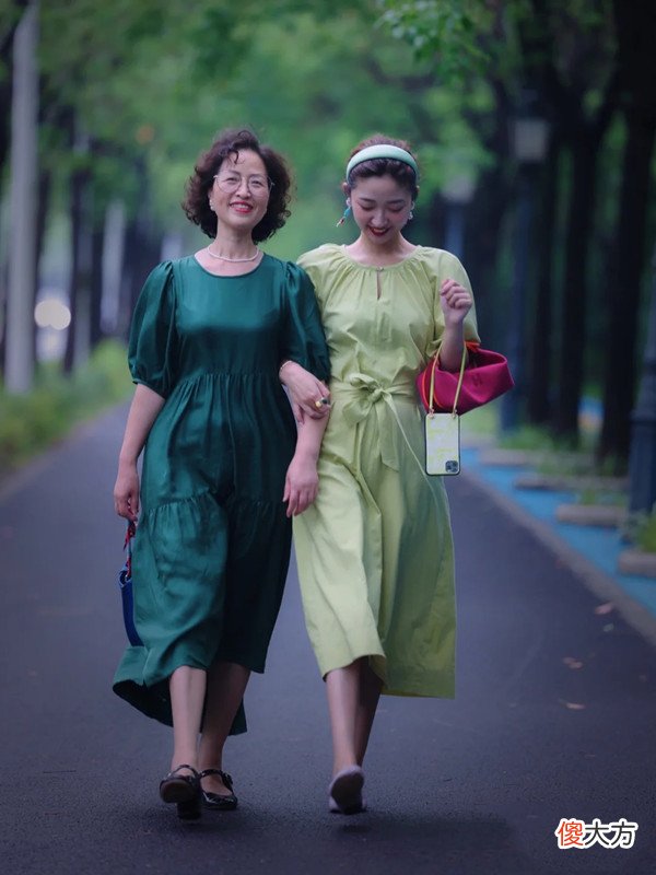 【时尚一点】岁月果然不败美人！这些妈妈辈的打扮，比女儿还要时髦好看