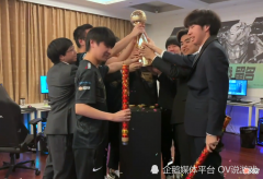 【游戏世界】“RNG NB”！MSI季中赛“三冠王”到手！RNG鏖战5局力克T1！