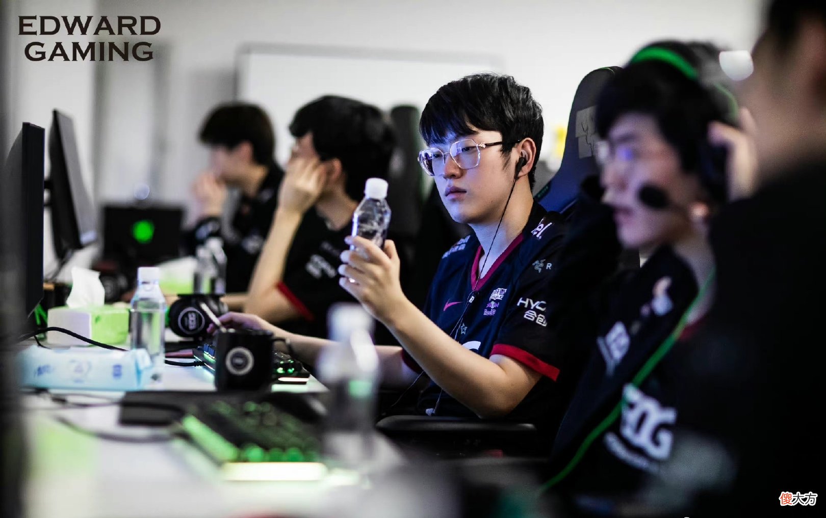 【游戏迷】LPL的传承，MSI夺冠RNG感谢EDG，或许这就是热爱和传承吧